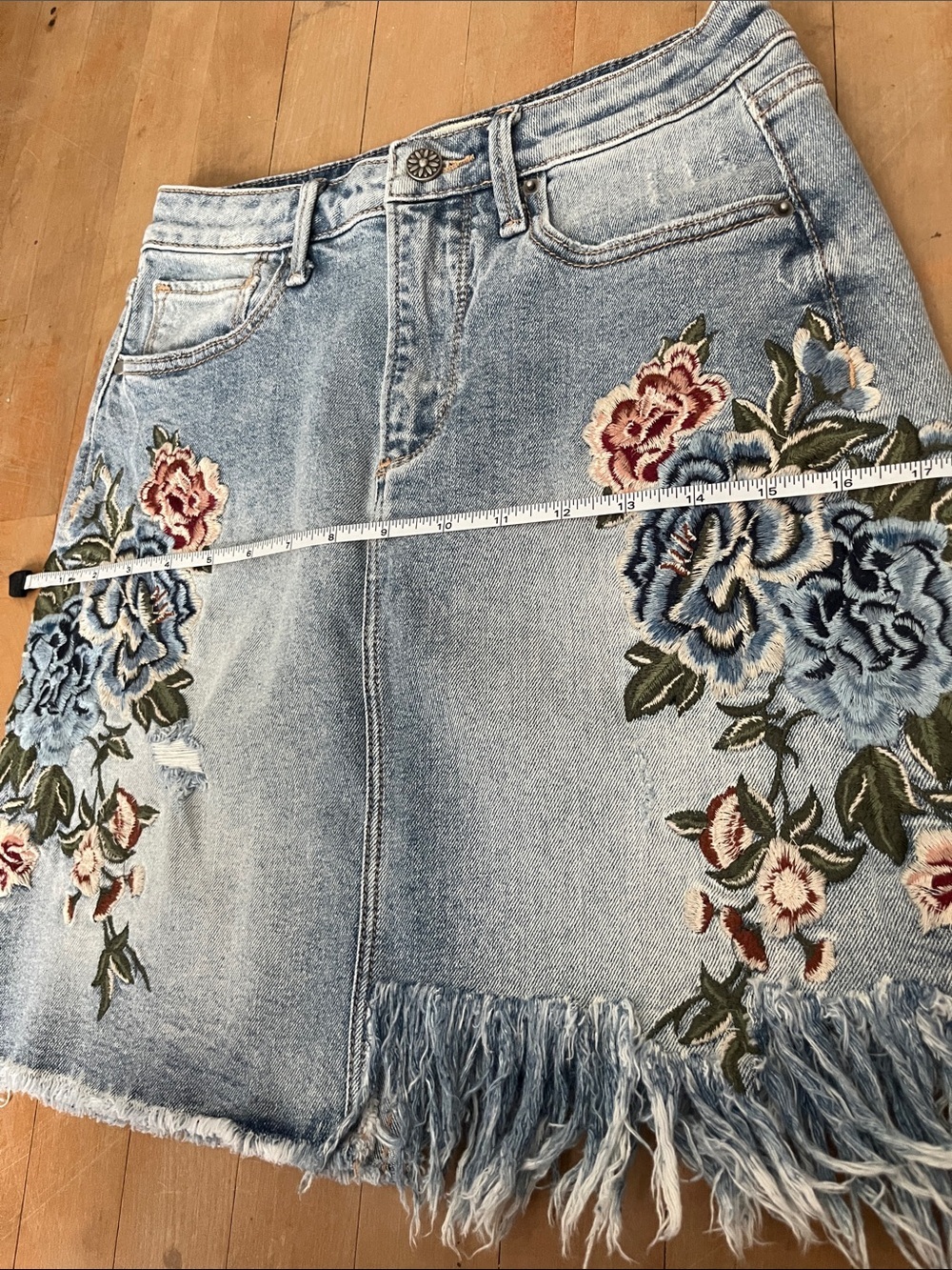 Driftwood Denim- Veronica- Embroidered Light Blue Denim Mini Skirt - Size 25 - Picture 8 of 9